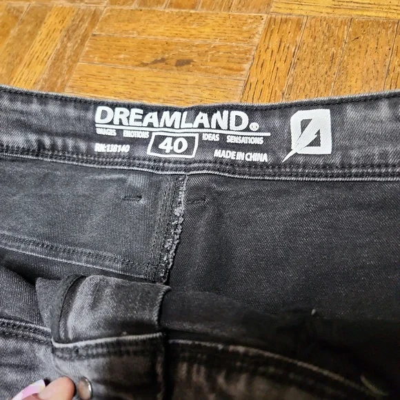 Mens Shorts - Picture 2 of 4